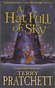 A hat full of sky / by Terry Pratchett.